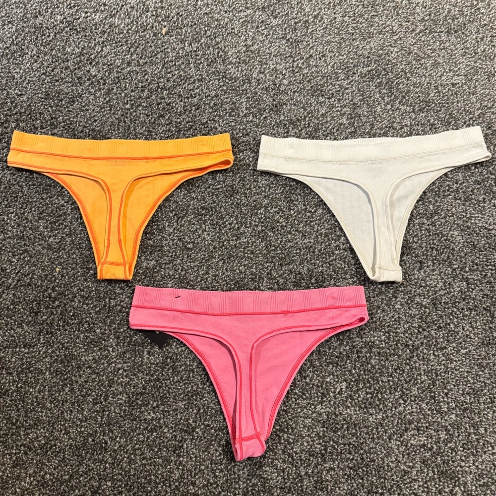 NWT βοΈ Steve Madden Thongs - Picture 5 of 8